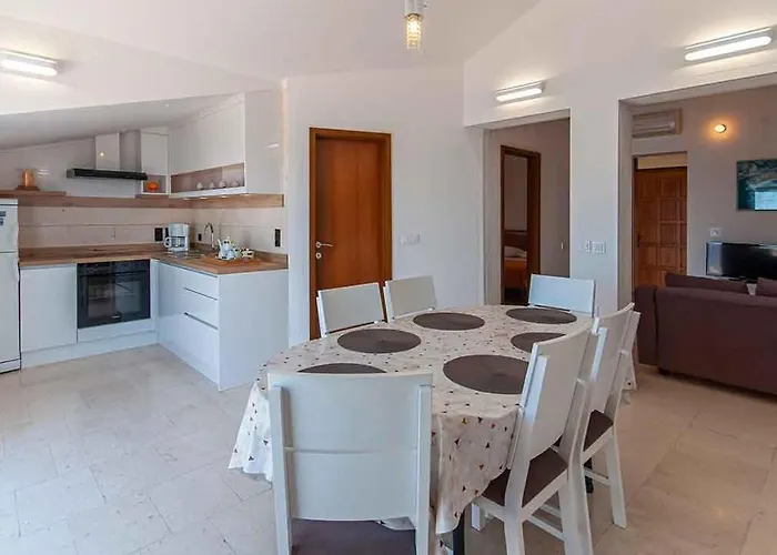 Roko Apartment *